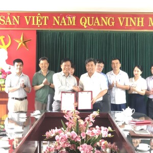 Thảo luận hợp tác giữa Trung tâm Dịch vụ và Đổi mới công nghệ - Ban Quản lý Khu Công nghệ cao Hòa Lạc và Trường Đại học